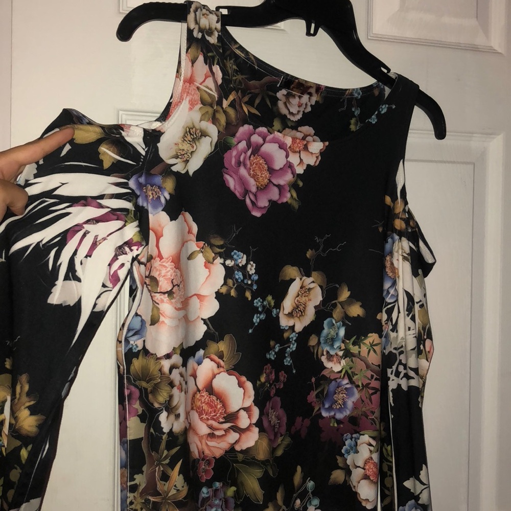 Long sleeve shirt, shoulder cut